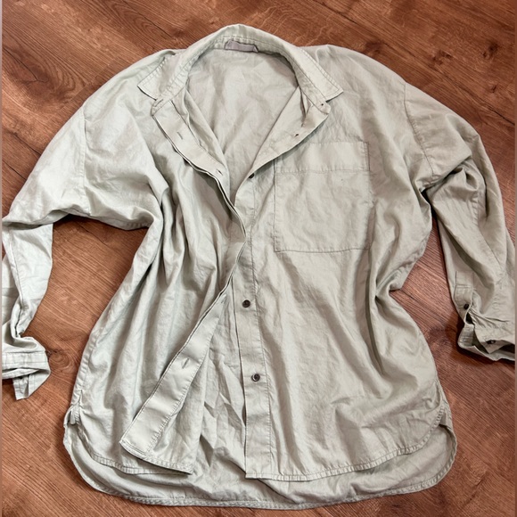 Everlane Relaxed Boyfriend Button Down Shirt in Neutral Sage Green - Size Small - Picture 8 of 8